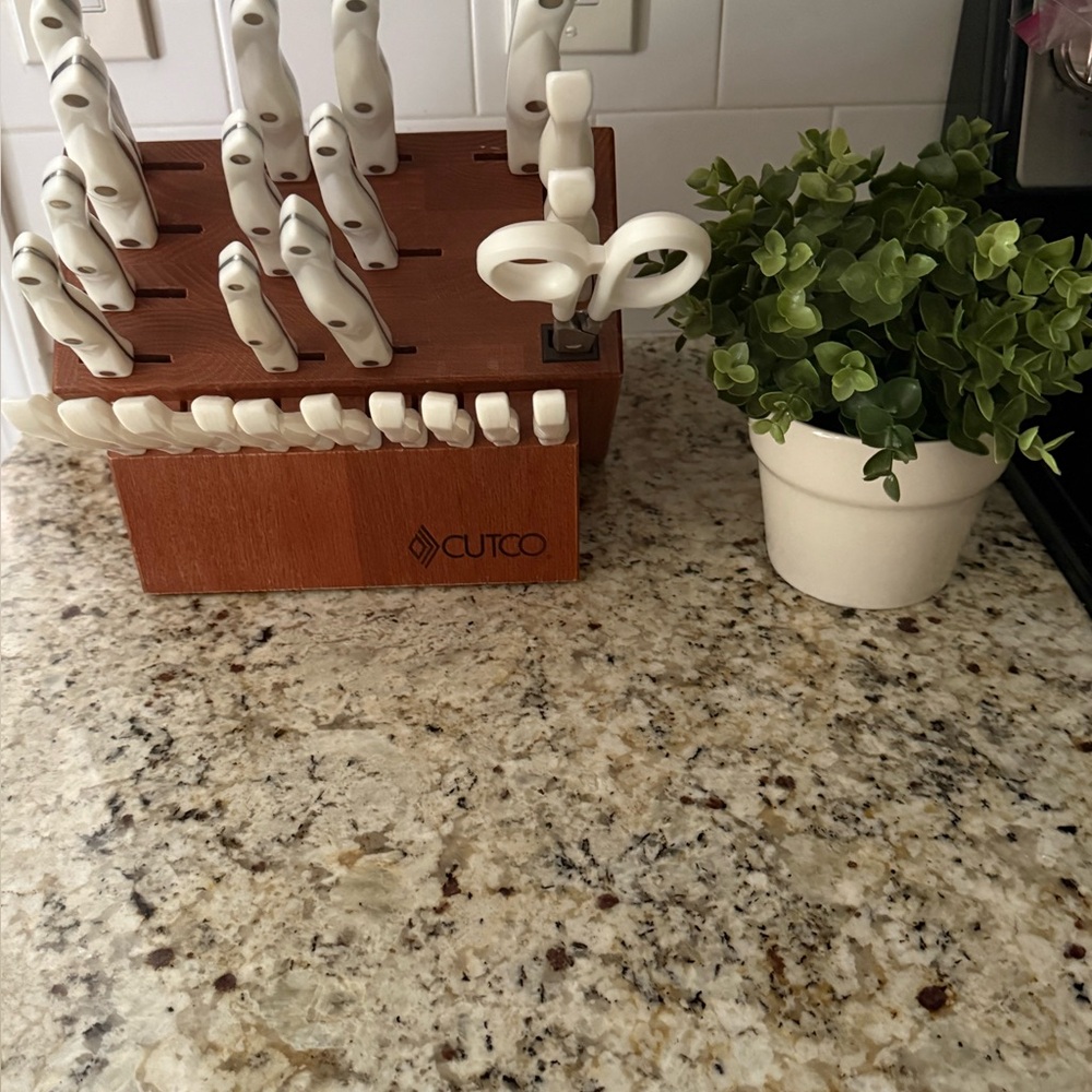 Cutco White Knife Set